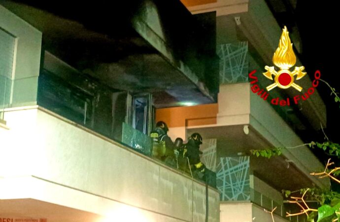Alghero – Incendio ad un appartamento all’alba, provvidenziale l’intervento dei VVF