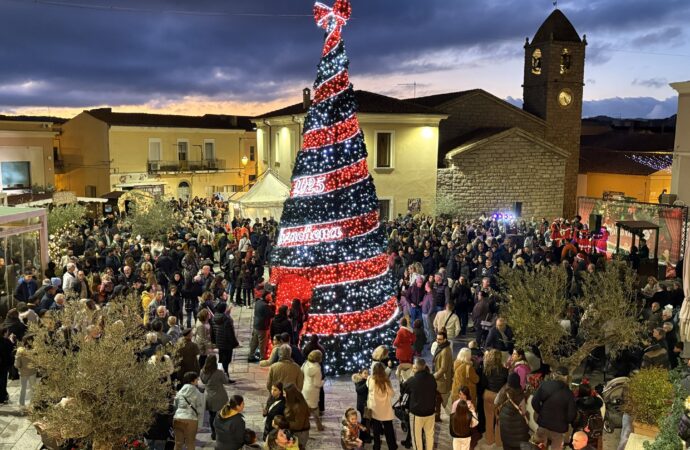 Arzachena scommette sull’inverno e punta sulle famiglie: al via il bando per il grande Natale 2026