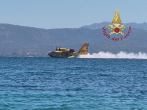 Incendio nei pressi della tangenziale di Olbia in località Cabu Abbas
