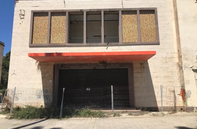 Beni di Fertilia, il Comune acquisisce l’ex cineteatro. Ieri la firma a Cagliari per l’acquisto al prezzo simbolico di un euro. Ora la riqualificazione