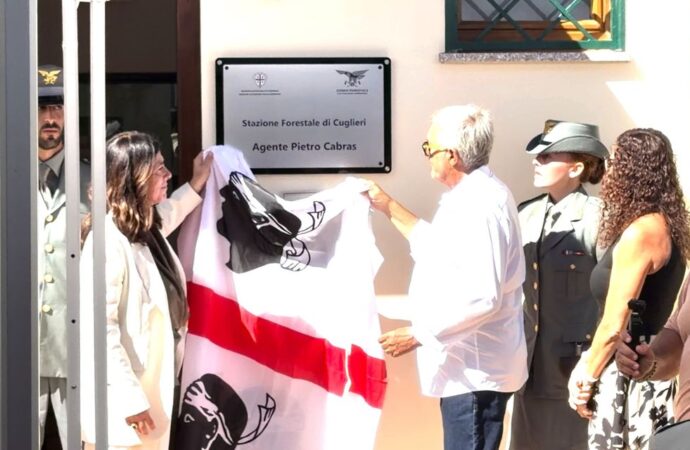 Intitolata all’agente Pietro Cabras la Stazione Forestale di Cuglieri. Todde: “Un giovane uomo che ha servito la Sardegna fino all’ultimo giorno della sua vita”