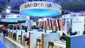 Turismo, la Sardegna al TTG 2026 con i dati della stagione e un nuovo riconoscimento internazionale
