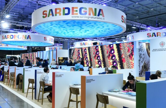 Turismo, la Sardegna al TTG 2026 con i dati della stagione e un nuovo riconoscimento internazionale